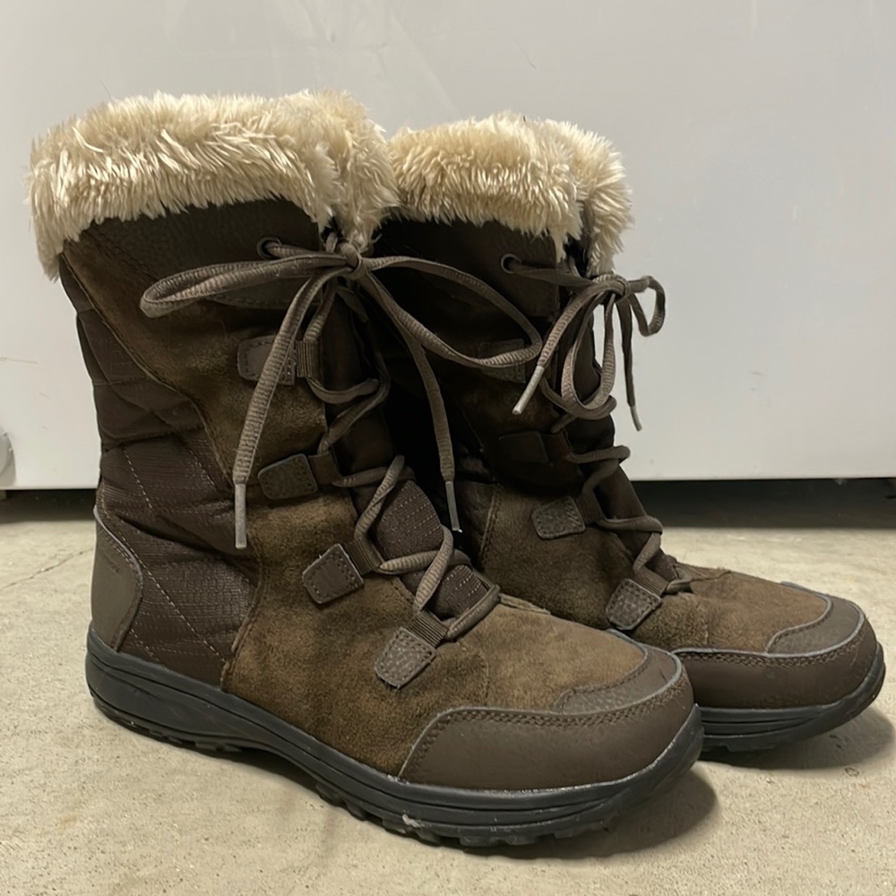Columbia snow boots brown size 8